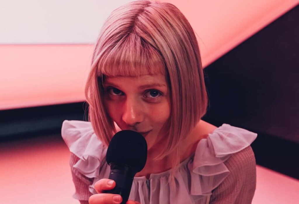 Aurora Aksnes chi è la cantante norvegese ospite al Concertone del