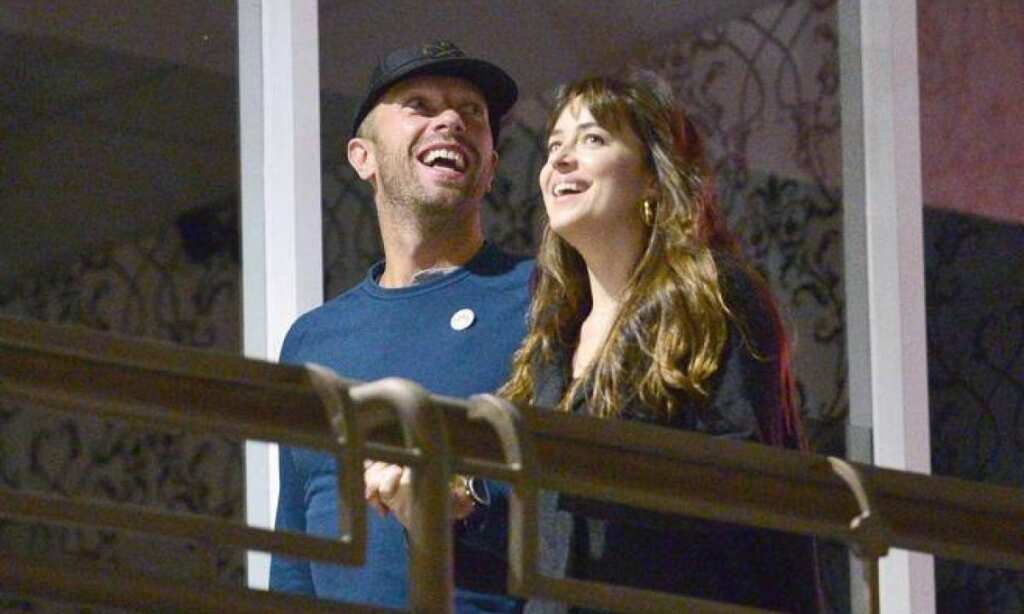 Chris_martin_dei_coldplay_e_dakota_johnson_Foto Radio 105