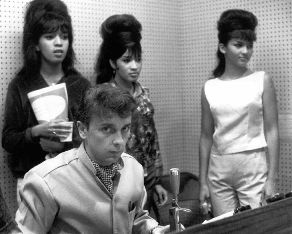 The Ronettes con Phil Spector Foto Il Manifesto