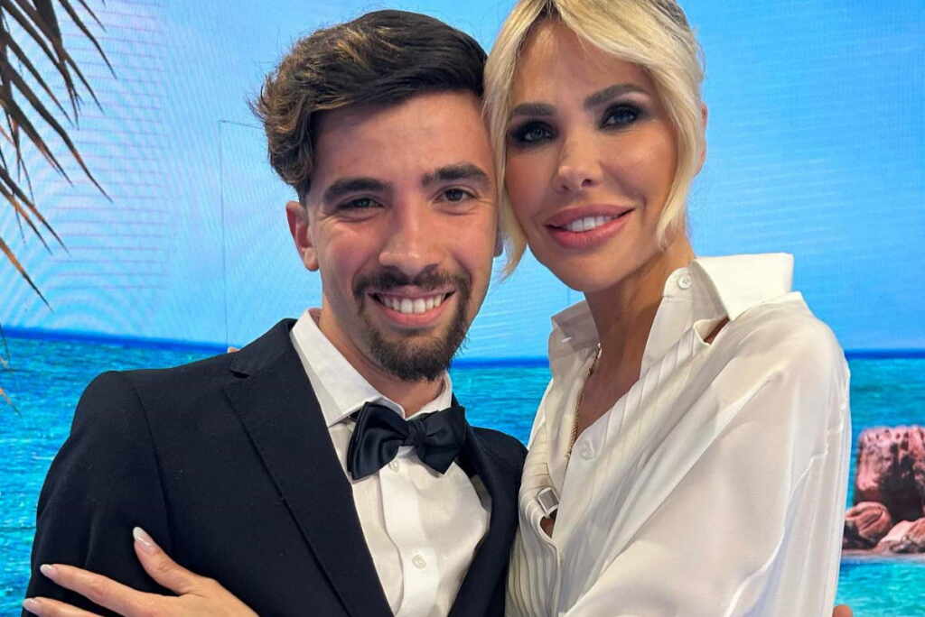 Ilary Blasi Gesto Folle Di Un Fan La Foto Del Tatuaggio E La Reazione