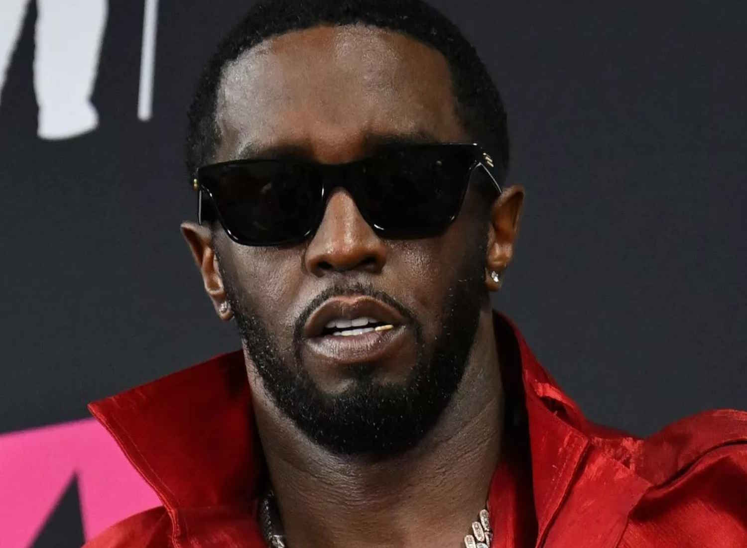 I guai per P. Diddy non finiscono, un cantante lo denuncia: all’epoca aveva solo 10 anni, ecco cosa ha subito